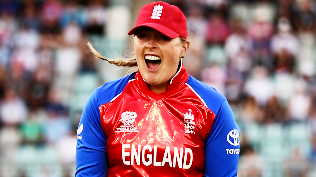 征途国际 - 女子T20世界杯：英格兰如何靠努力与闪亮外套提升防守